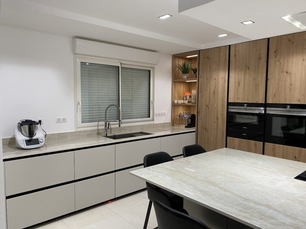 dg-cuisine-realisation-franconville-cuisine-italienne-beige-plan-de-travail-ceramique-cosentino-Dekton-Arga-02