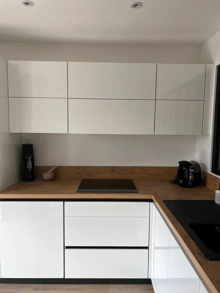 dg-cuisine-realisation-pontault-combault-cuisine-blanche-et-bois-02