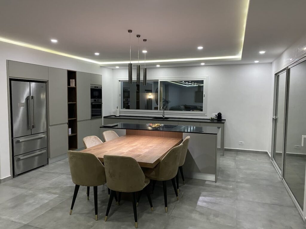 dg-cuisine-realisation-vincennes-cuisine-italienne-taupe-plan-de-travail-quartz-noir-cosentino-silestone-03