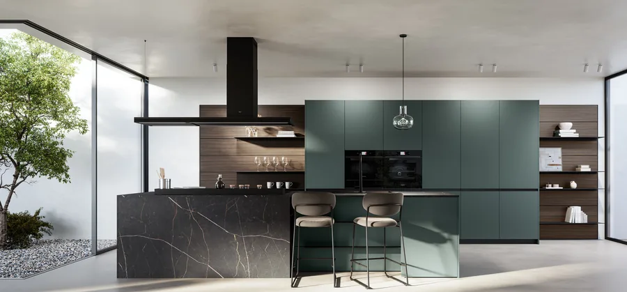 Cuisine Arredo3 : design italien sur mesure avec DG-Cuisine 1 Cuisine Arredo3 vert mat et bois foncé avec îlot en pierre noire