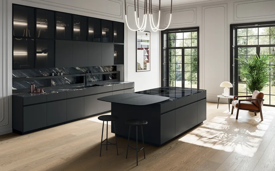 Cuisine Arredo3 : design italien sur mesure avec DG-Cuisine 2 Cuisine Arredo3 noire avec façades vitrées, pierre veinée et îlot central